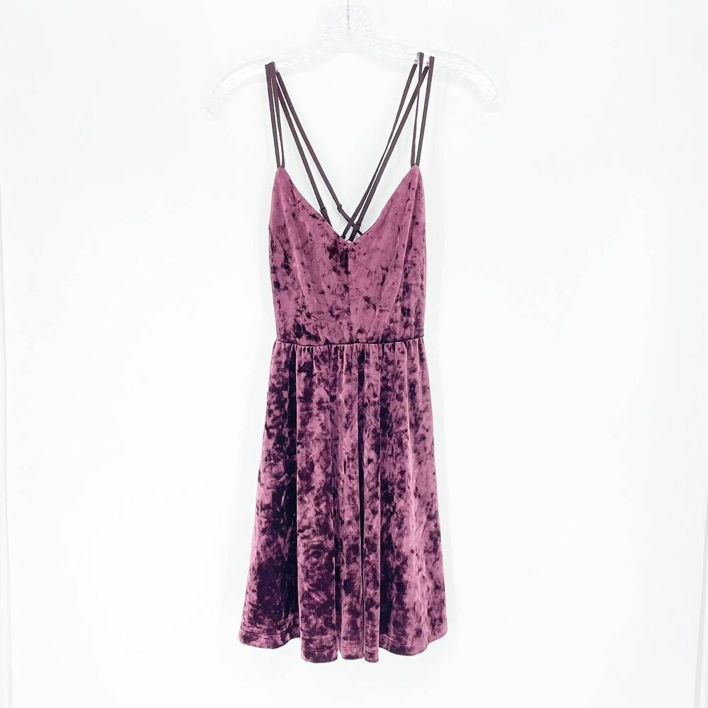 Forever 21 Sleeveless Strappy Velvet Mini Dress Size Small